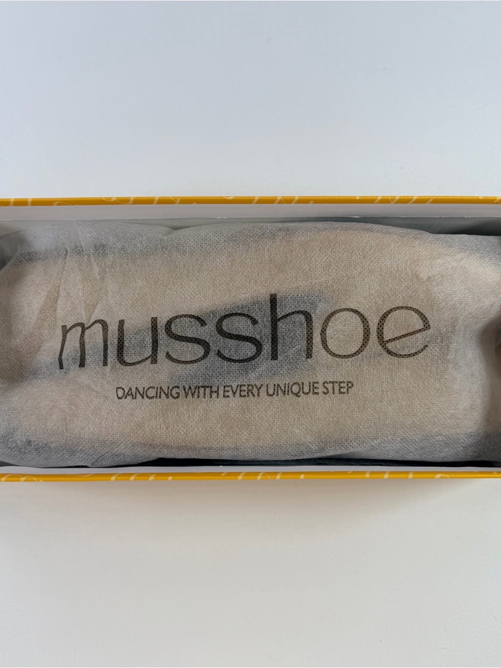 NWT Musshoe Suede Slip on Flats Size 9 Women's - Picture 3 of 12